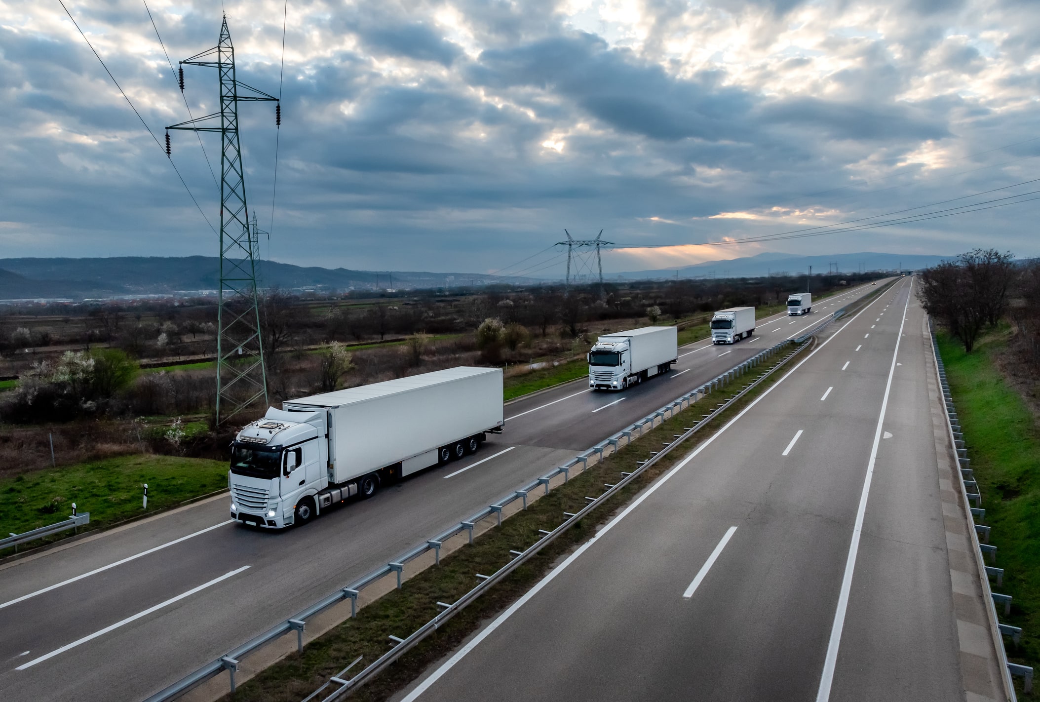 Camions sur une route